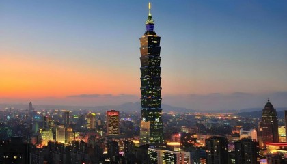 200美军抵台,大批武器将运到台湾,解放军却按兵不动?专家给了回应