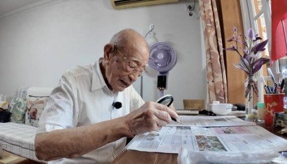 婉拒担架、徒步撤离,北京暴雨93岁老兵“硬核”转移背后的故事