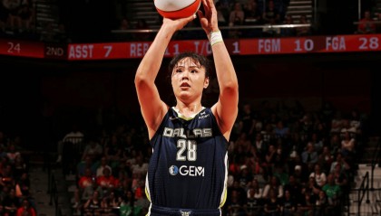 今年最强一战！李月汝11分9板创赛季新高：3次连线佩奇太精彩