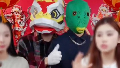 “疯狂小杨哥”戴头套复出?公司回应