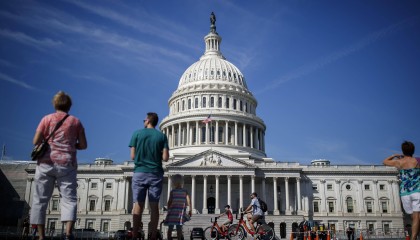 不到20天 美国6万公务员离职