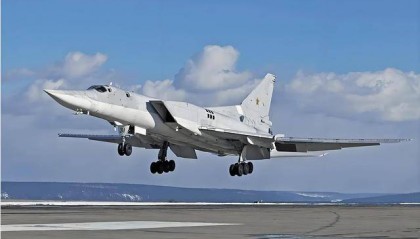 图160轰炸机折翼大后方,乌无人机突防600公里,现代战争规则已变