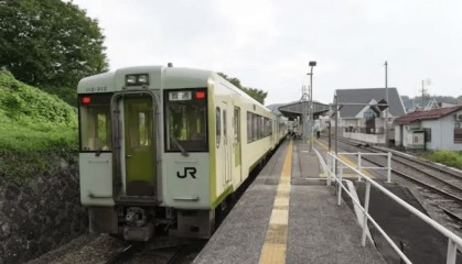 日本一火车车顶现男尸,面部朝下后脑勺流血,行驶一天后才被发现