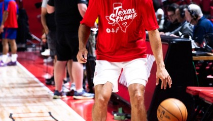 夏联综述:谢泼德低迷火箭输球 萨尔8帽改写历史