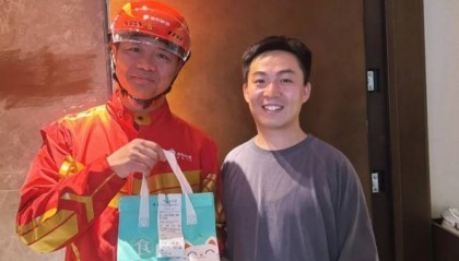 刘强东回忆给物流老兄弟们敬酒:他干了我也干了,几桌下来喝了半斤白酒彻底断片了