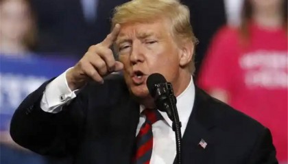 中方偏不上谈判桌,特朗普被逼急,对华态度大变,一点办法都没有