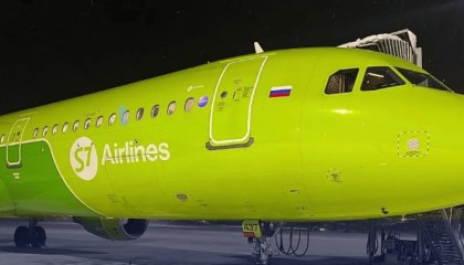 突然冲出跑道！飞机上有79名乘客→