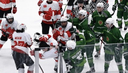 中国香港队队员遭围殴,霍启刚发声
