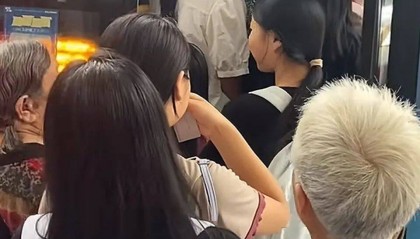 “早高峰老年人抢公交致不少学生上学迟到”,司机称有五六百名老人去做免费理疗,当地交通局:已号召成年乘客错峰出行