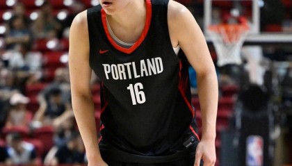 杨瀚森顶住鹈鹕双塔冲击 奉上夏联含金量最高一战？