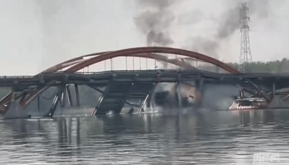 目击者讲述北京潮白河大桥起火过程:早上4点多 桥下开始冒烟