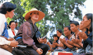 泰国王太后诗丽吉去世,留下19顶奢华王冠和她的传奇一生