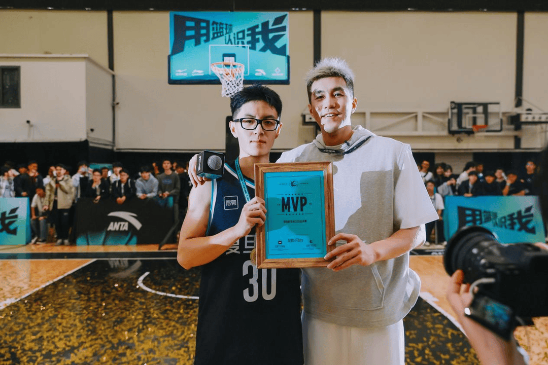 复旦、交大、同济等八大高校集结,得物App“新生杯”篮球赛首战上海